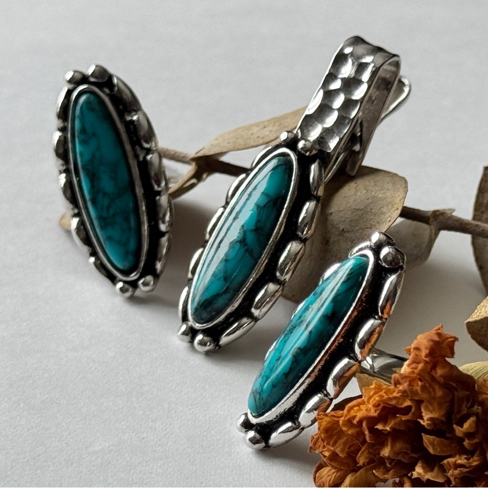 Beautiful Turquoise stone cufflink set